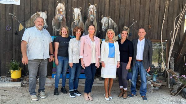 Bayerns First Lady zu Besuch bei unserer Reittherapie