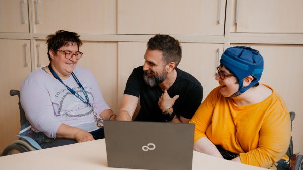 1 Jahr Digitale Werkstatt in der Boxdorfer Wohnanlage – 1 Jahr Einsatz für die digitale Teilhabe