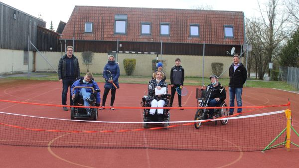 Eine großzügige Spende als Dankeschön für Trainingsplatz