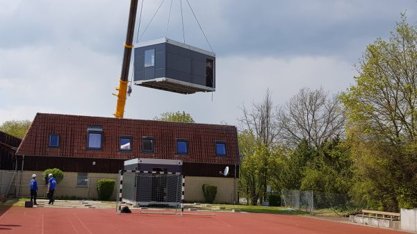 „Fliegende Container“ auf dem Campus